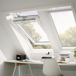 VELUX manual centre-pivot roof window GGU | Window types | VELUX Group