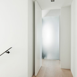 System M | White Pivot Door | Hinged door fittings | FritsJurgens